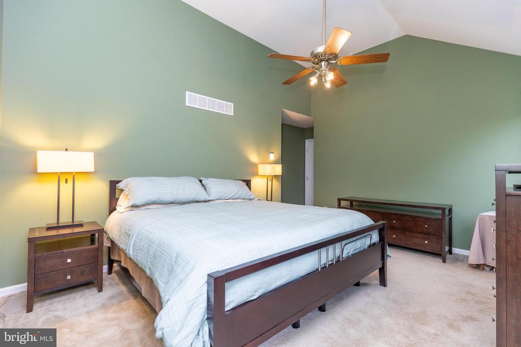 215 E FLAGSTONE DRIVE