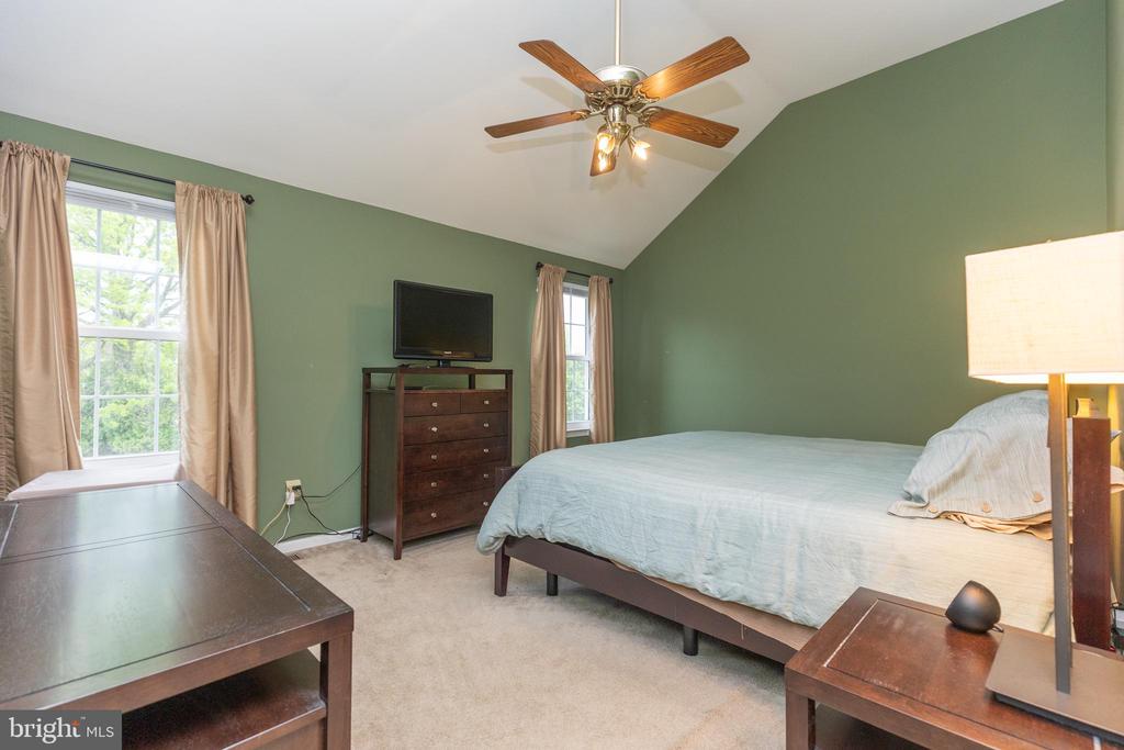 215 E FLAGSTONE DRIVE