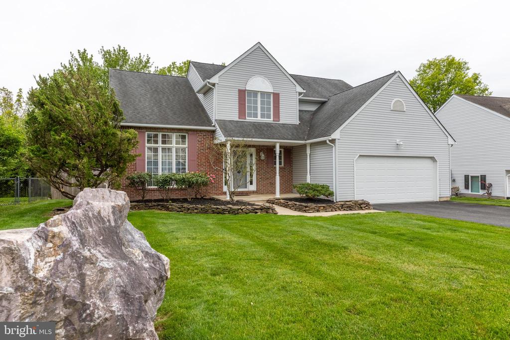 215 E FLAGSTONE DRIVE