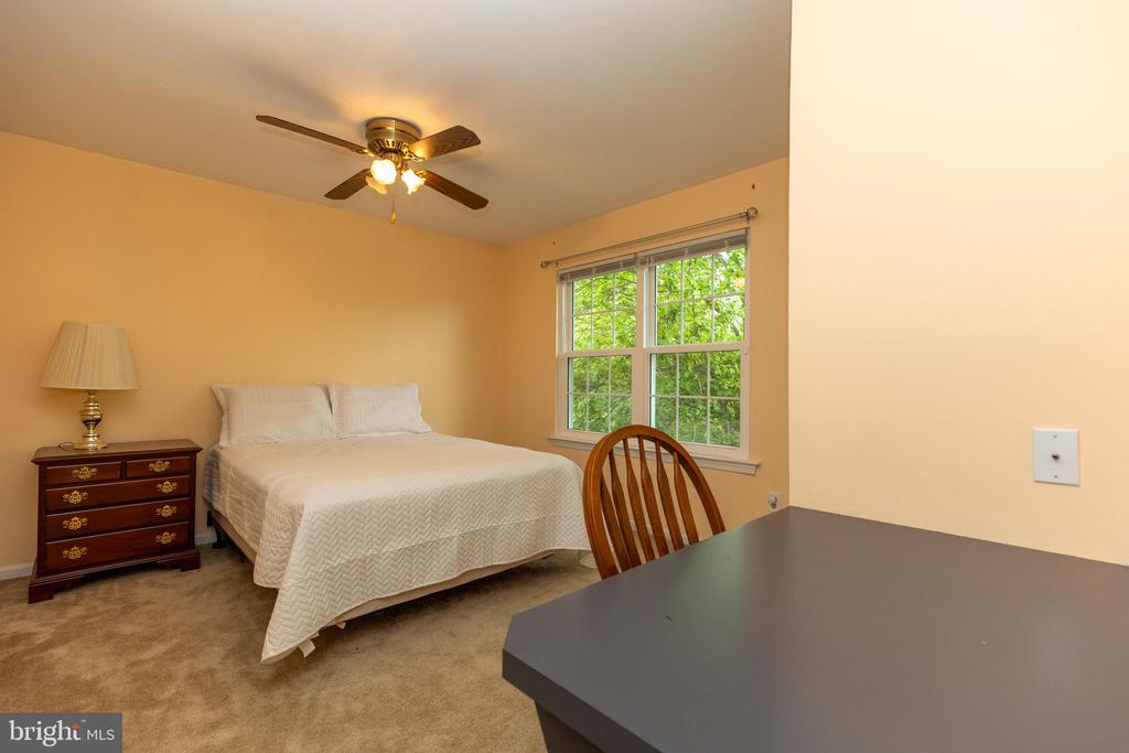 215 E FLAGSTONE DRIVE