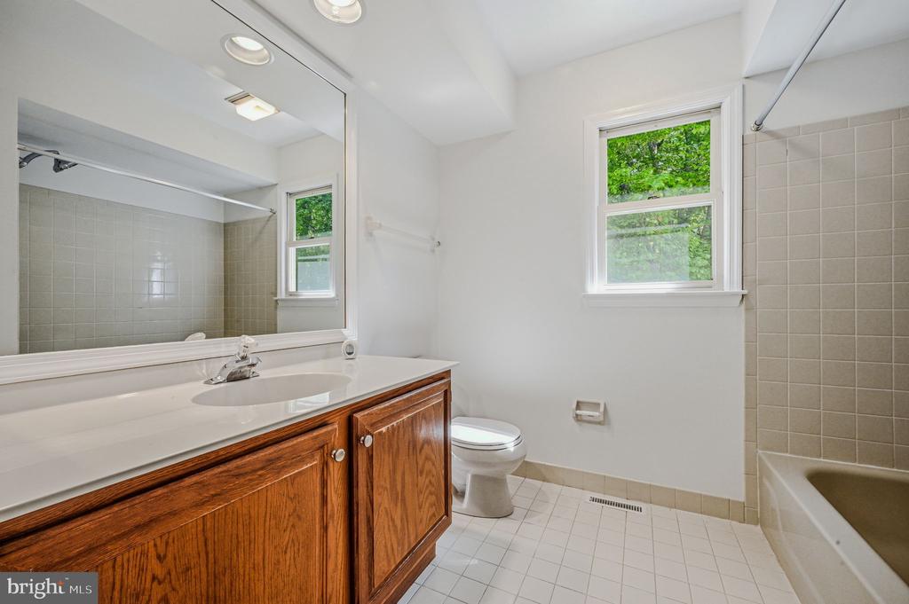 395 ST. REGIS DRIVE