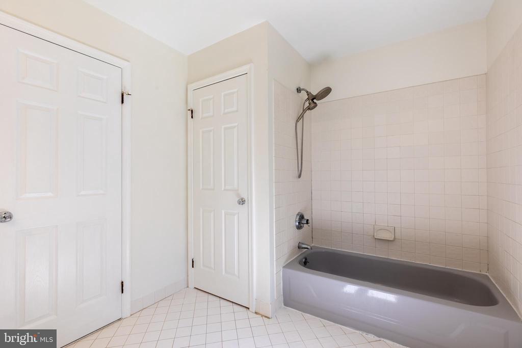 293 CHIPPENHAM LANE