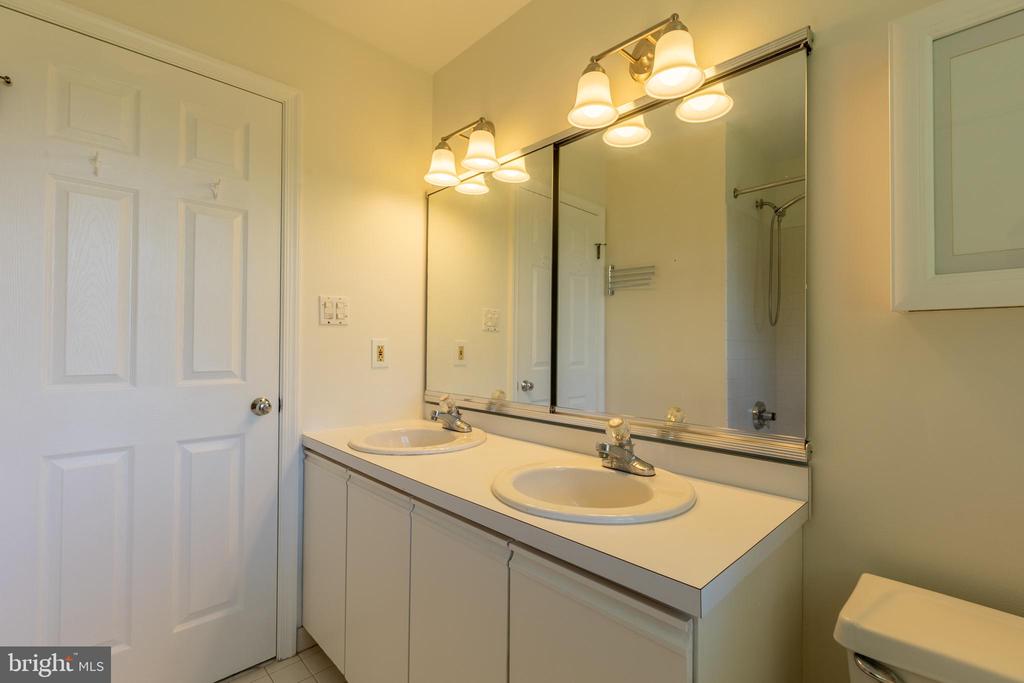 293 CHIPPENHAM LANE