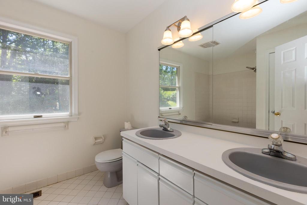 293 CHIPPENHAM LANE