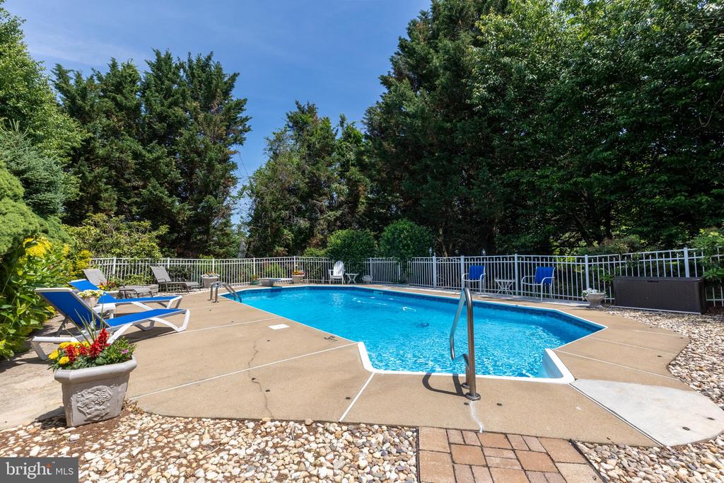1 SALINA COURT