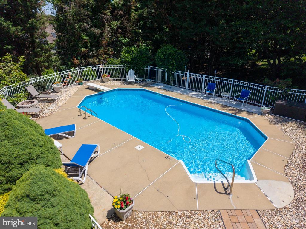 1 SALINA COURT