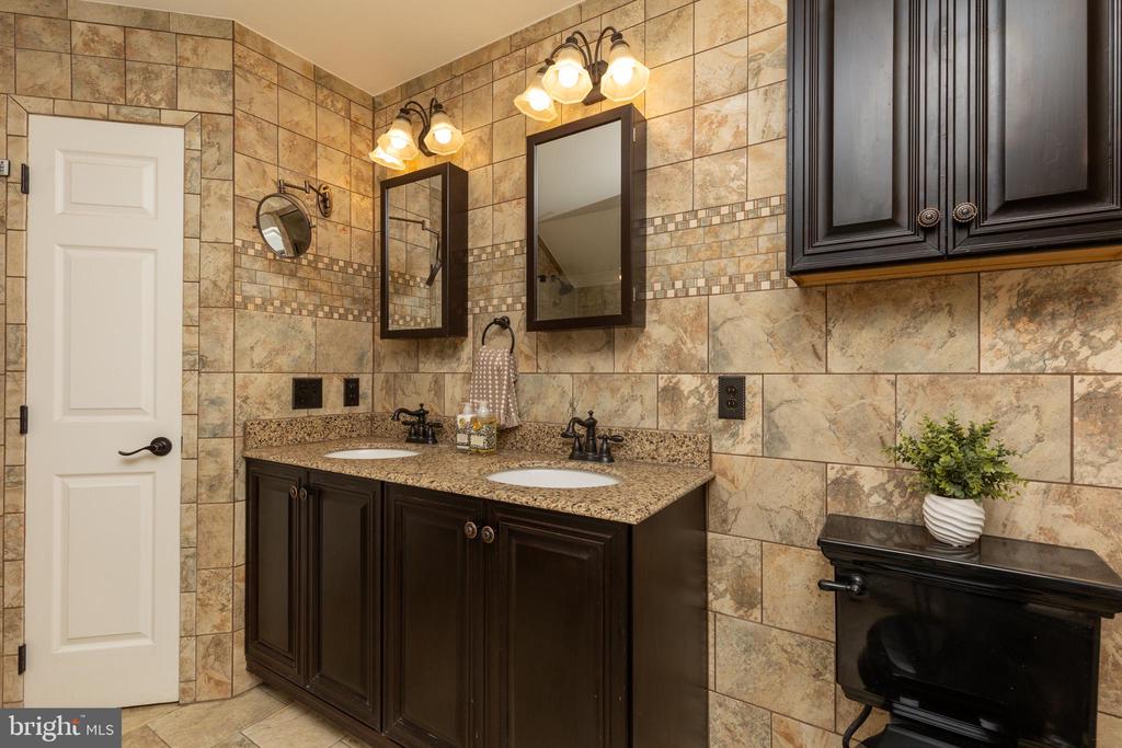 1 SALINA COURT
