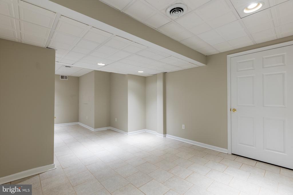 223 E FLAGSTONE DRIVE