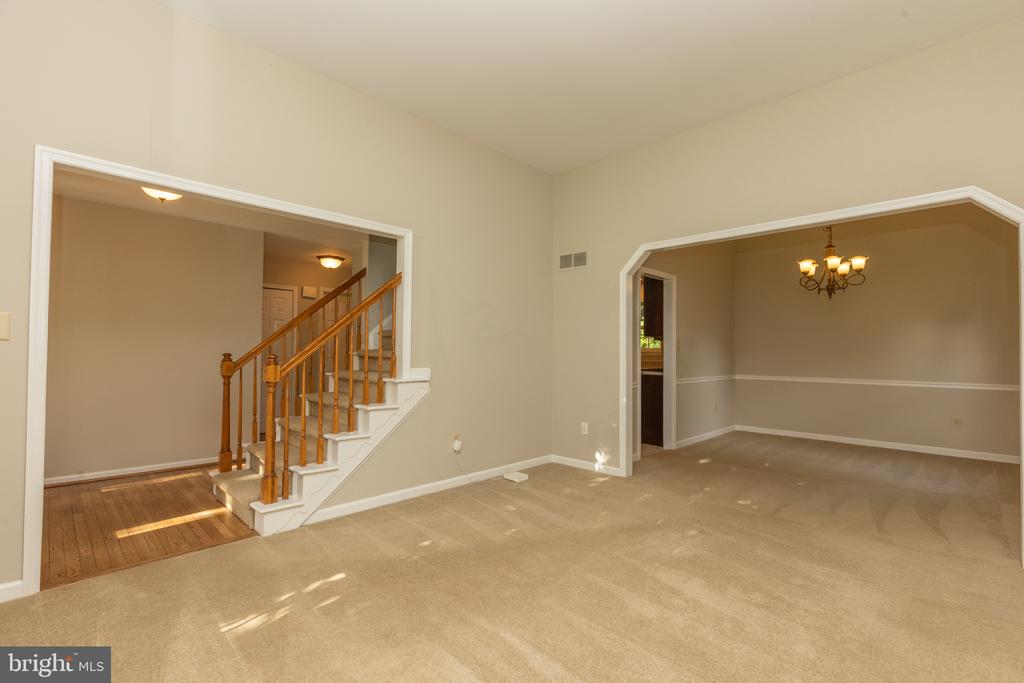 223 E FLAGSTONE DRIVE