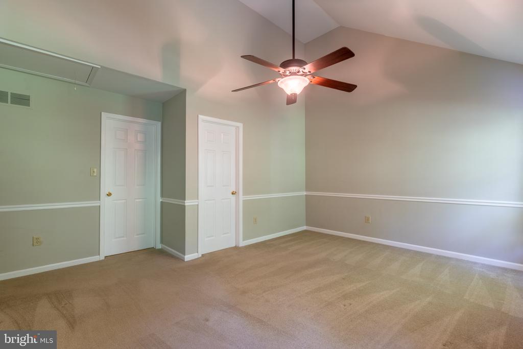 223 E FLAGSTONE DRIVE