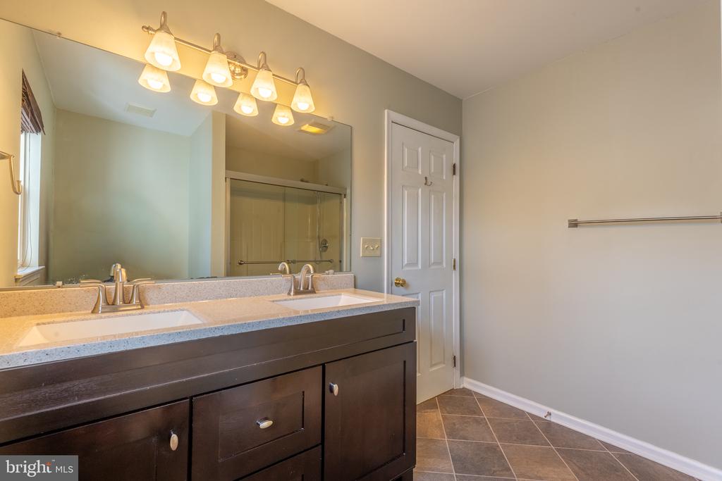 223 E FLAGSTONE DRIVE