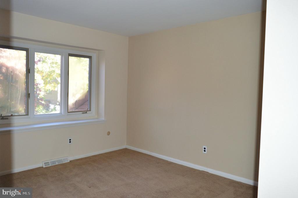 5448 DORAL DRIVE