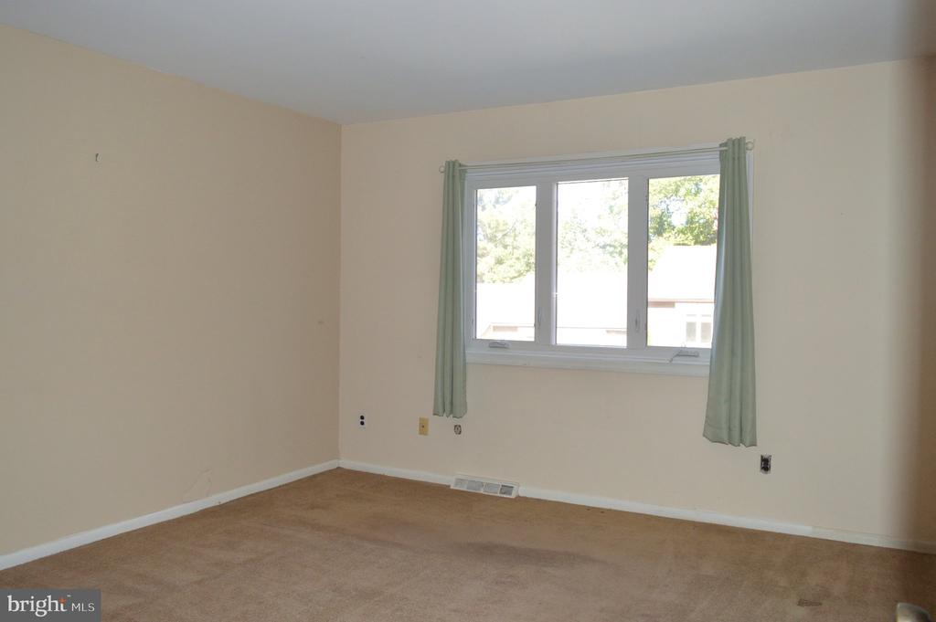 5448 DORAL DRIVE