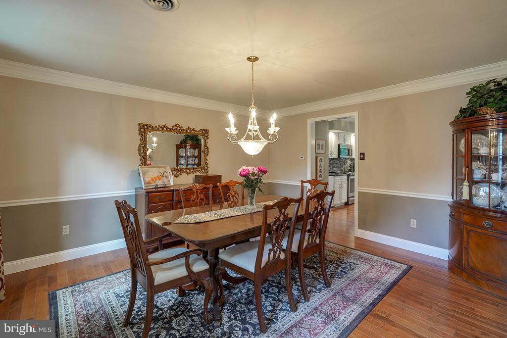 12 MEADOW WOODS LANE