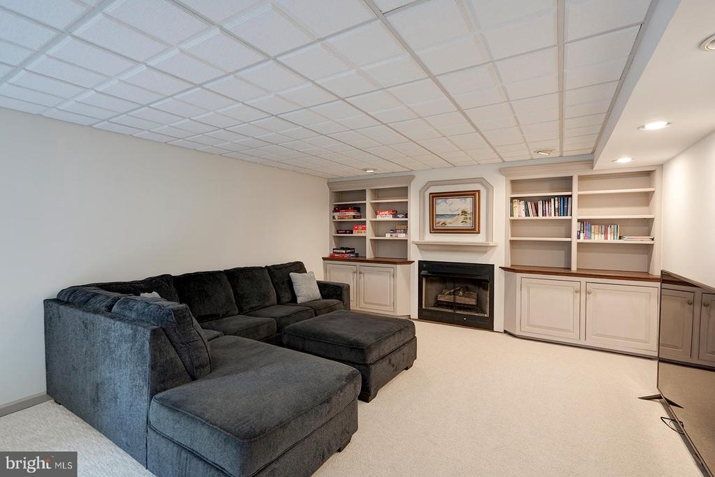 12 MEADOW WOODS LANE