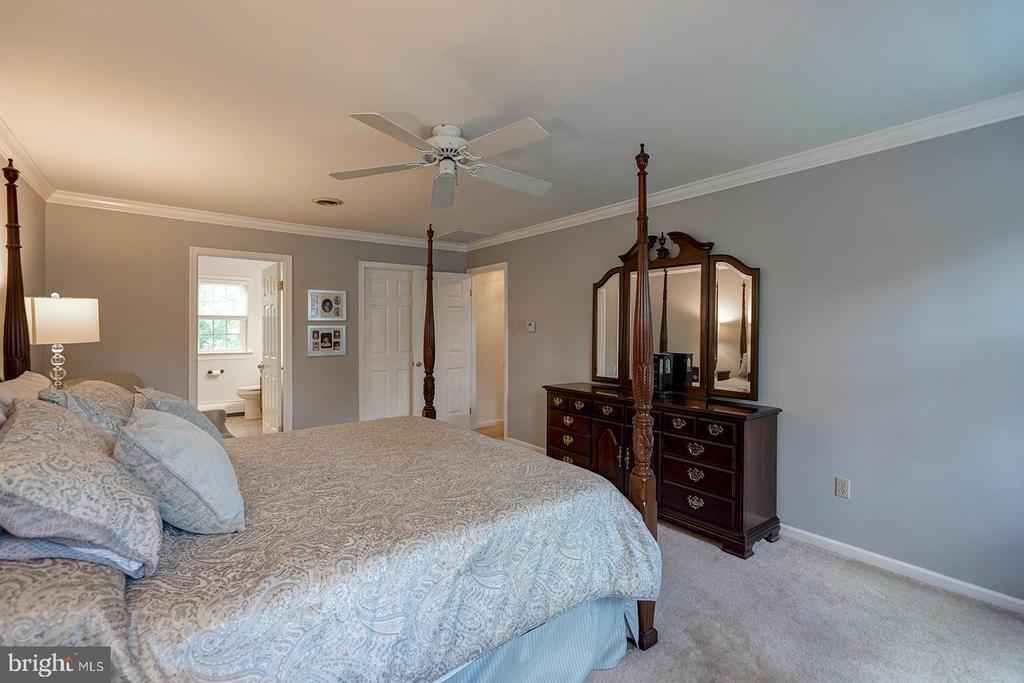 12 MEADOW WOODS LANE