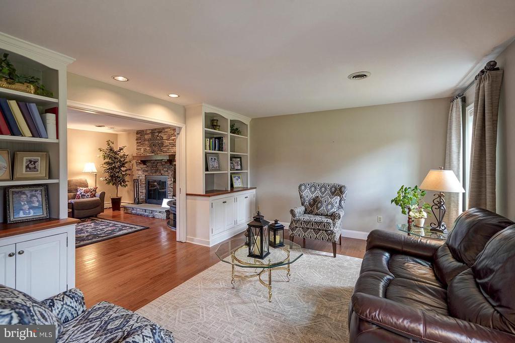 12 MEADOW WOODS LANE