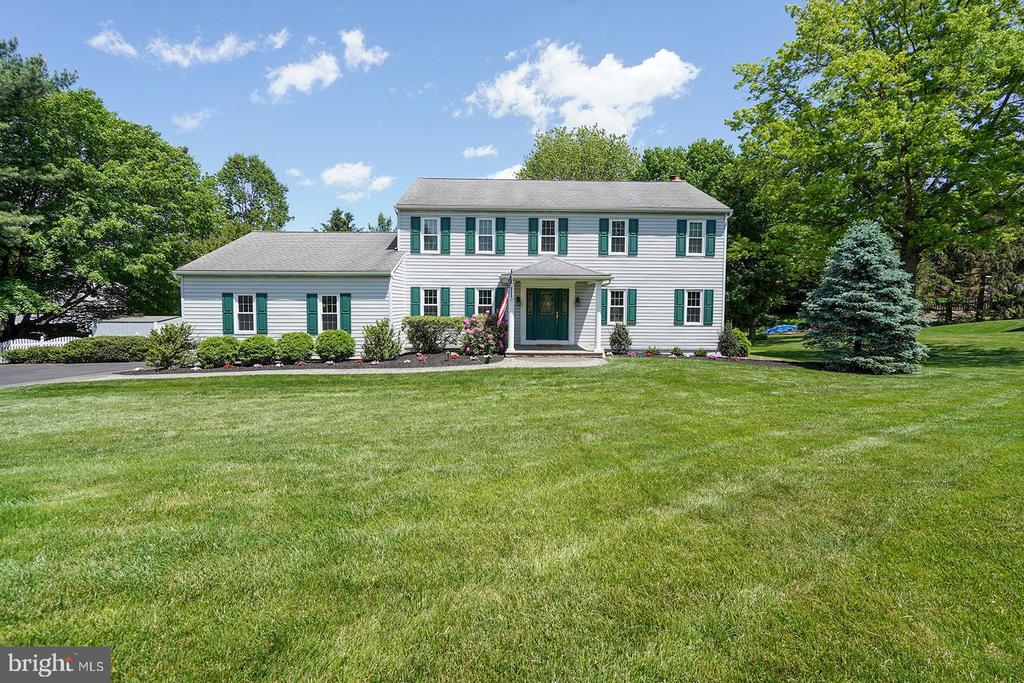 12 MEADOW WOODS LANE
