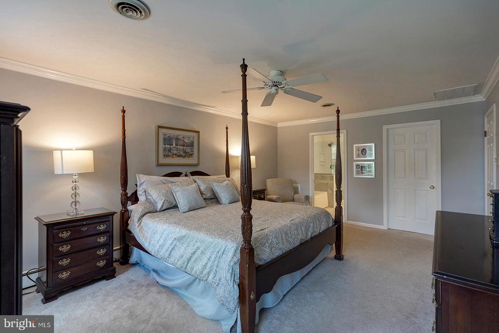 12 MEADOW WOODS LANE