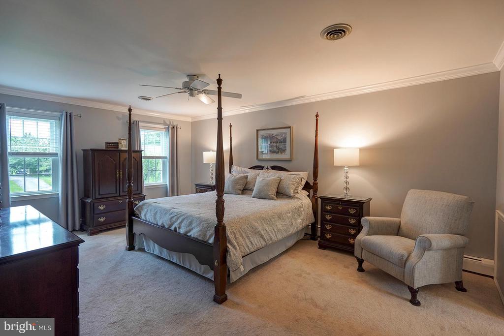 12 MEADOW WOODS LANE