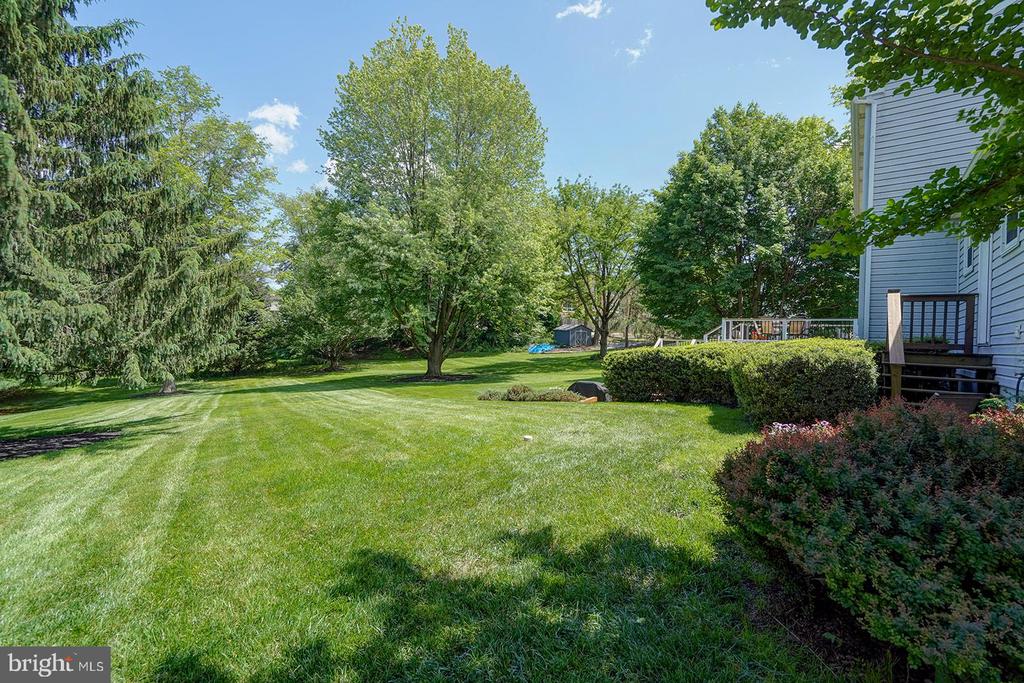 12 MEADOW WOODS LANE