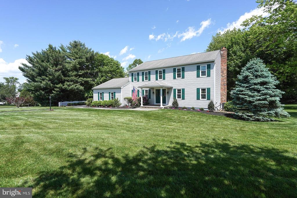 12 MEADOW WOODS LANE