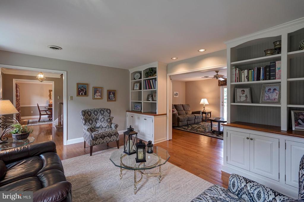 12 MEADOW WOODS LANE