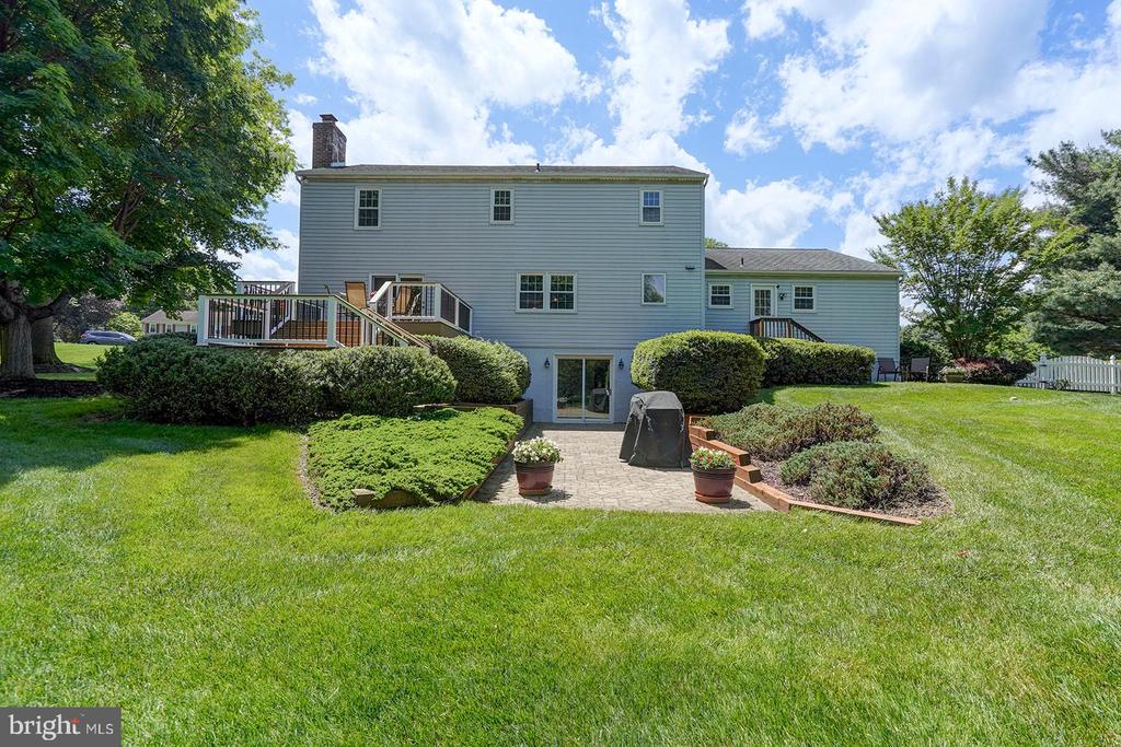 12 MEADOW WOODS LANE