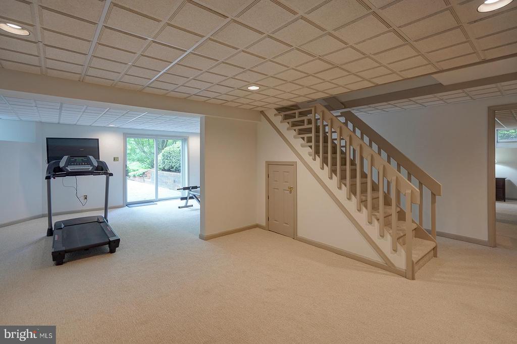 12 MEADOW WOODS LANE