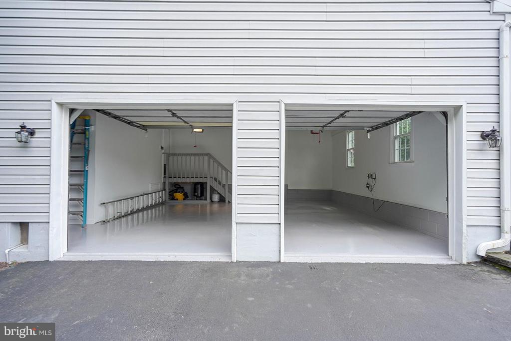 12 MEADOW WOODS LANE