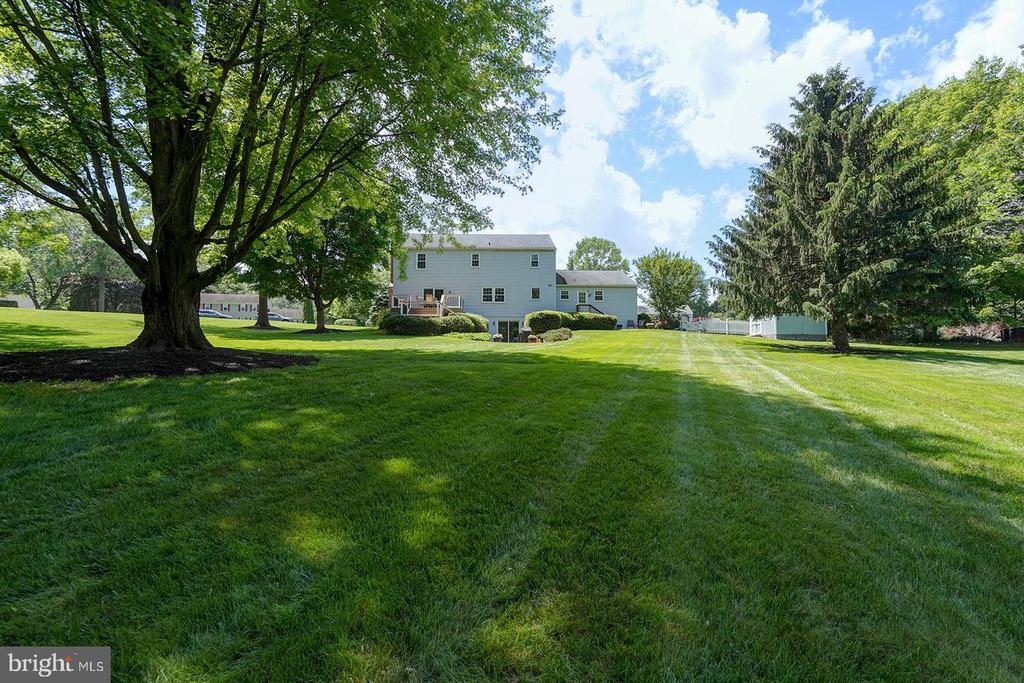 12 MEADOW WOODS LANE