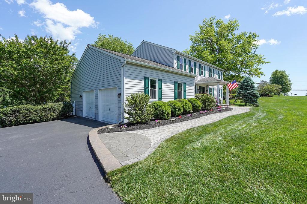 12 MEADOW WOODS LANE