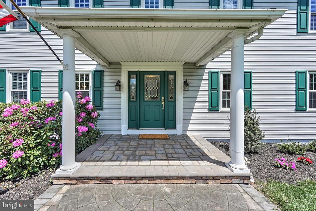 12 MEADOW WOODS LANE
