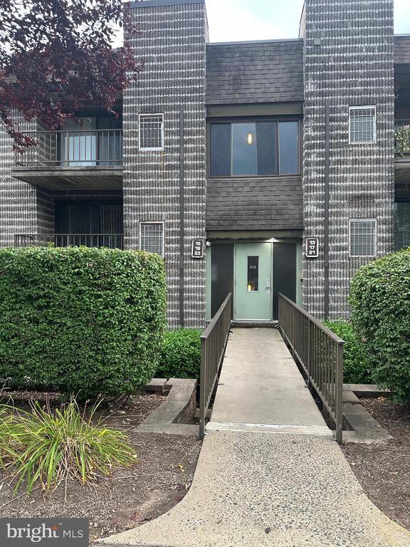 19 SUNBURY CT