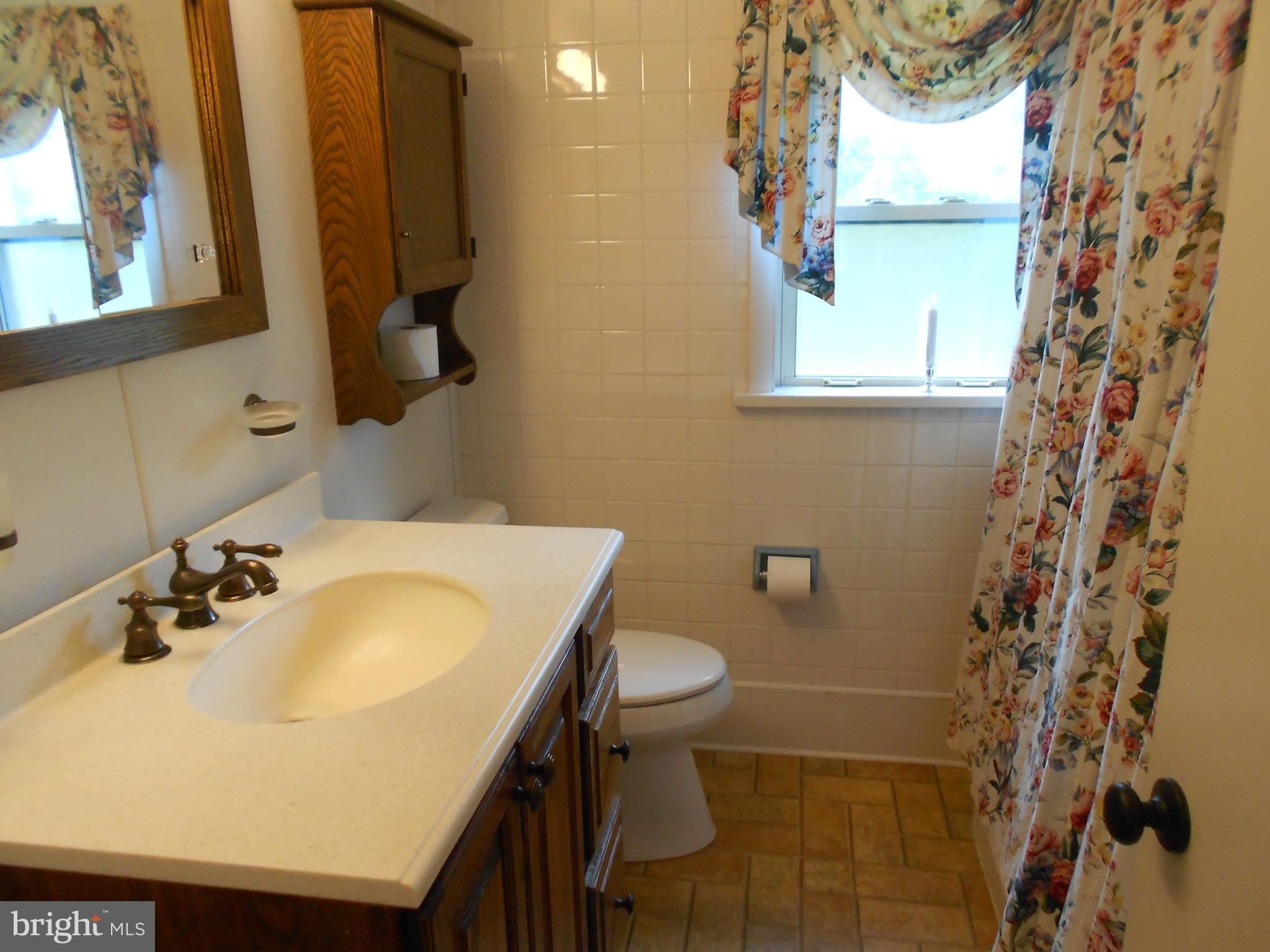 1760 Lower Rocky Dale Rd