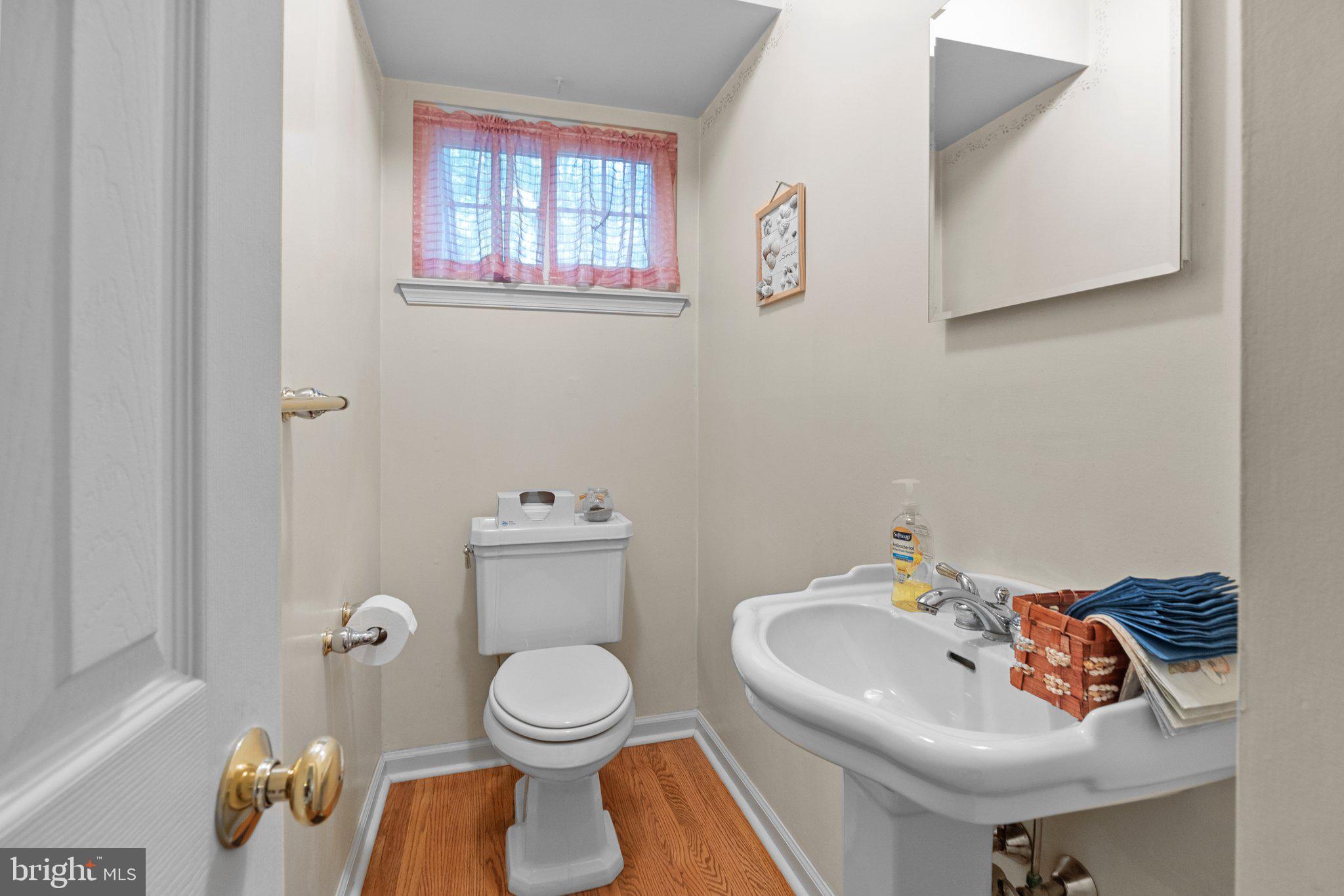 837 Boxwood Cir