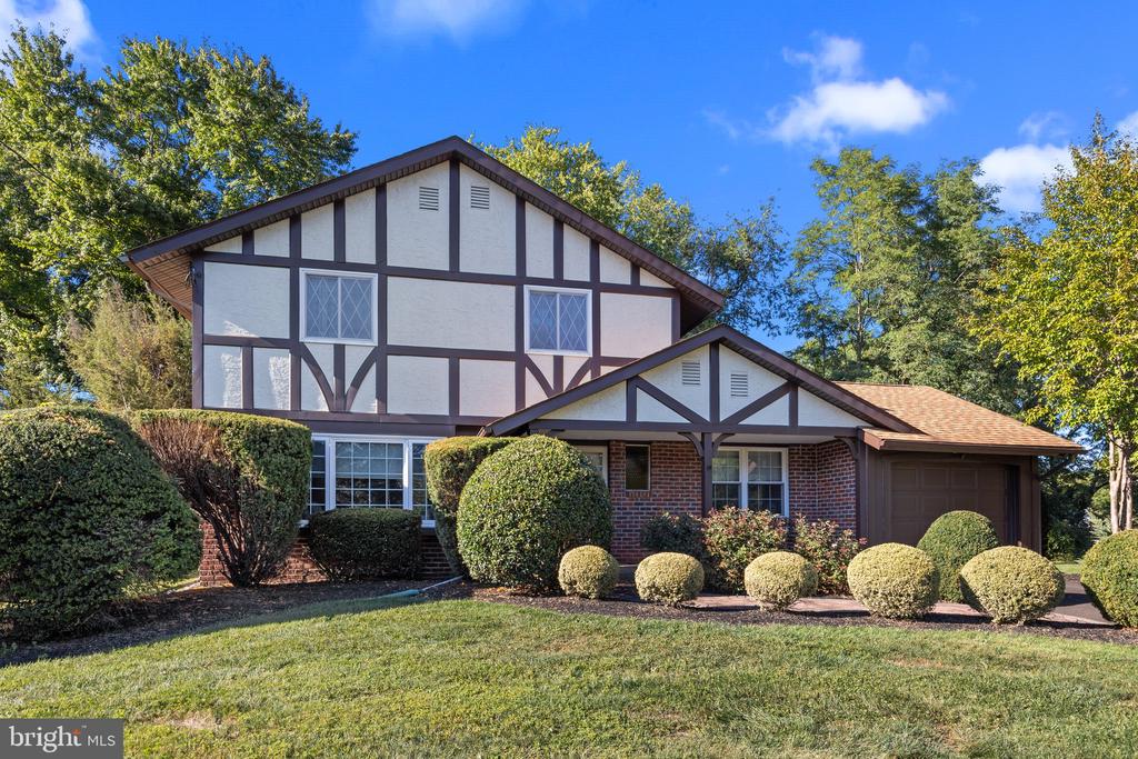 837 Boxwood Cir
