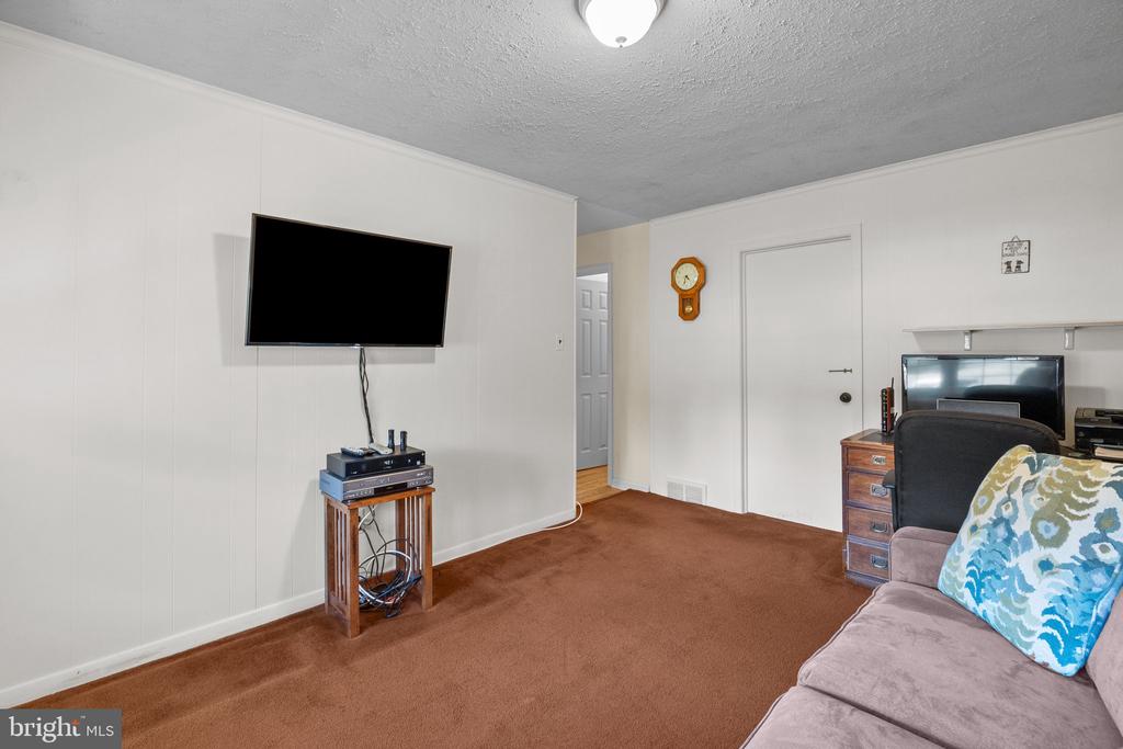 837 Boxwood Cir