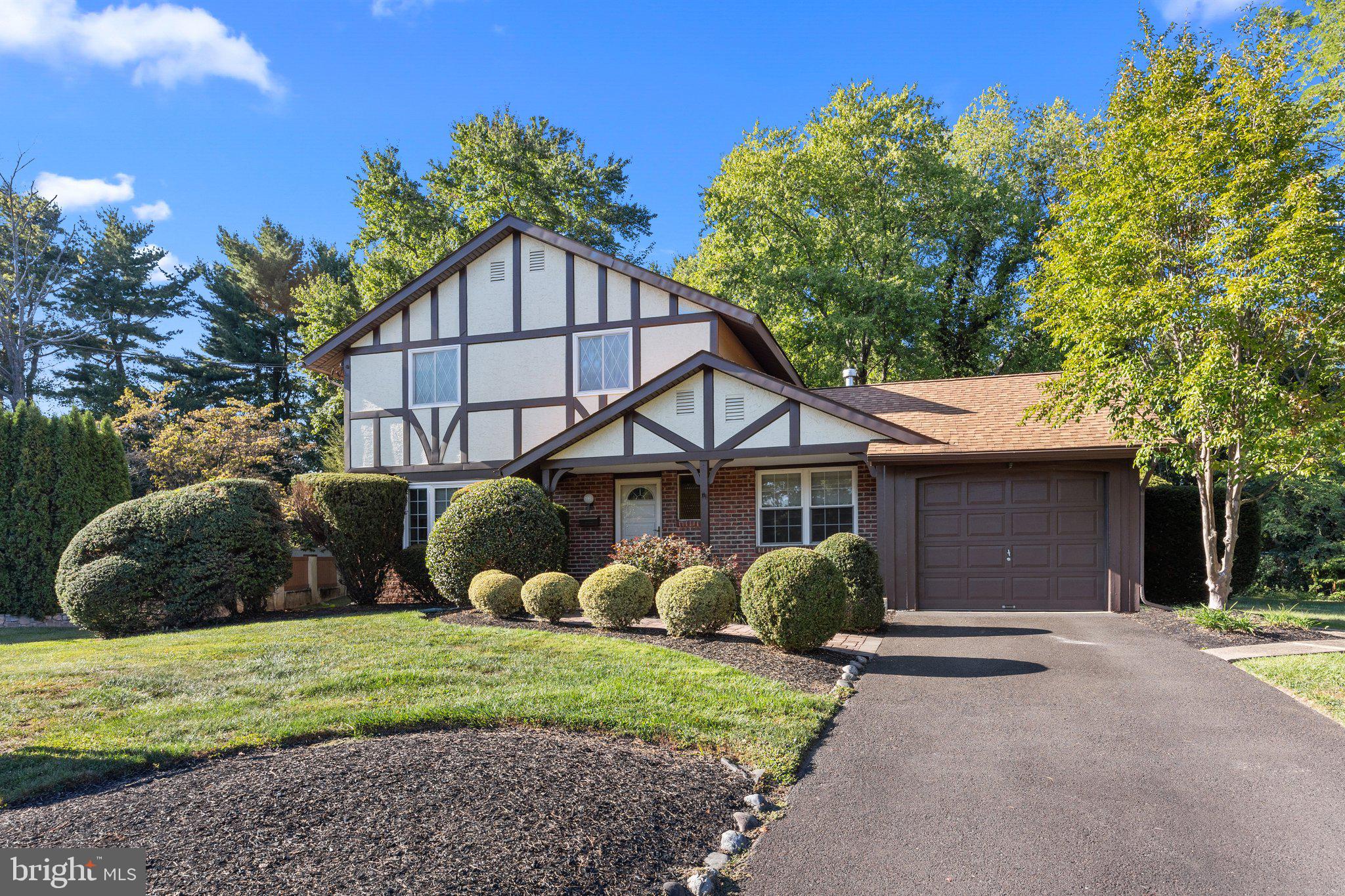 837 Boxwood Cir
