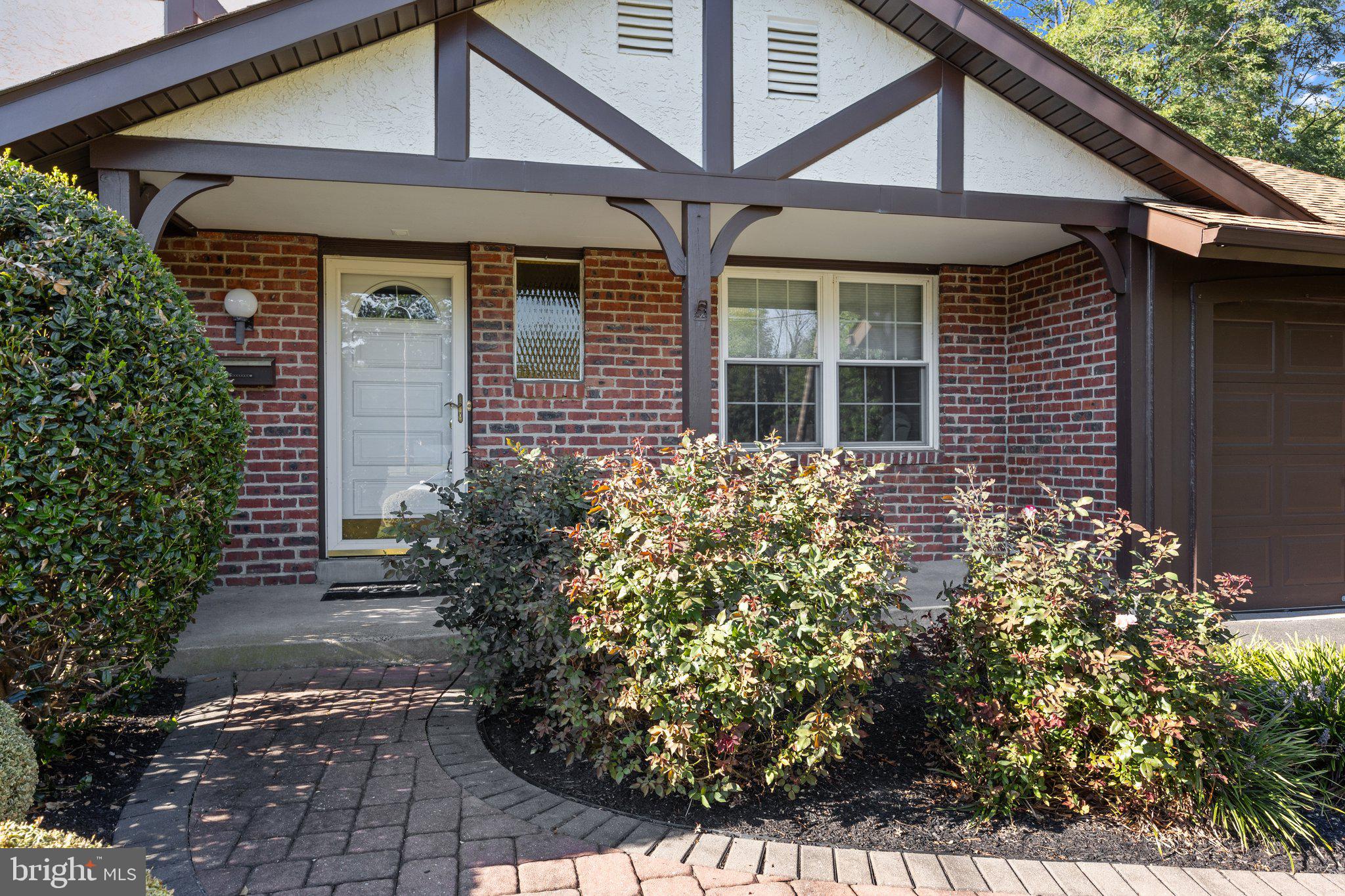 837 Boxwood Cir