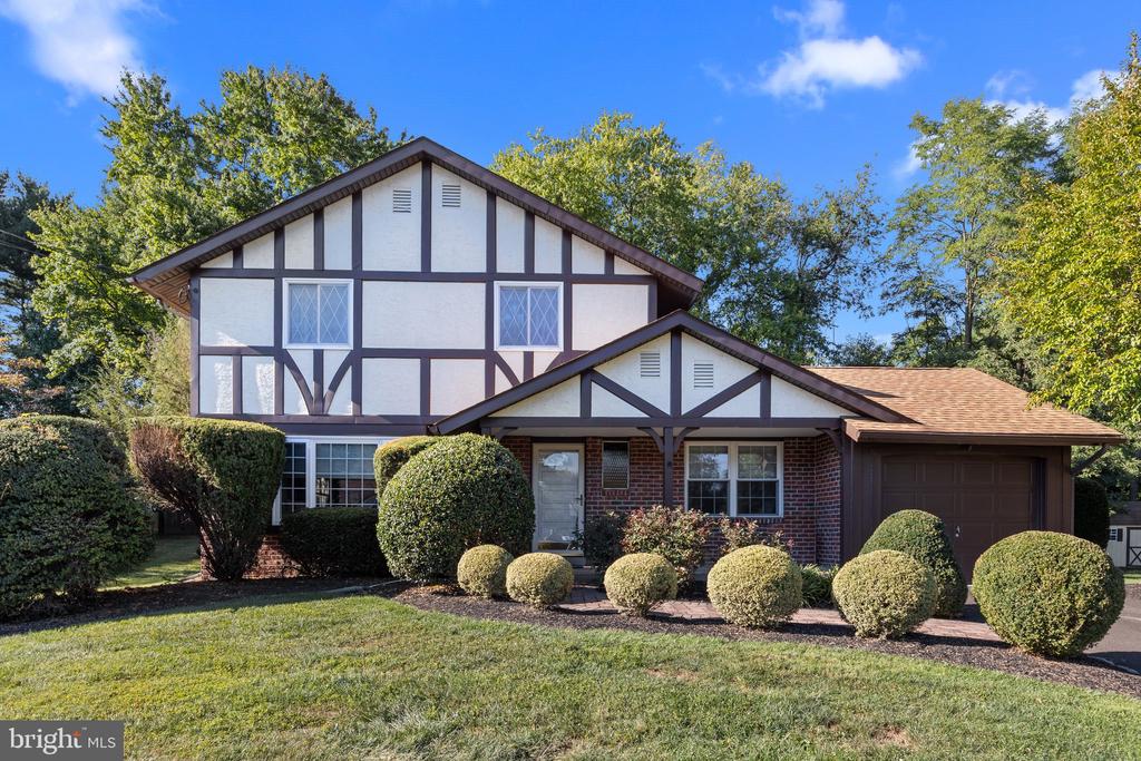 837 Boxwood Cir