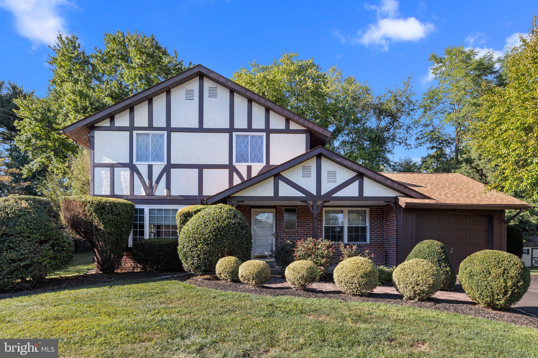 837 Boxwood Cir