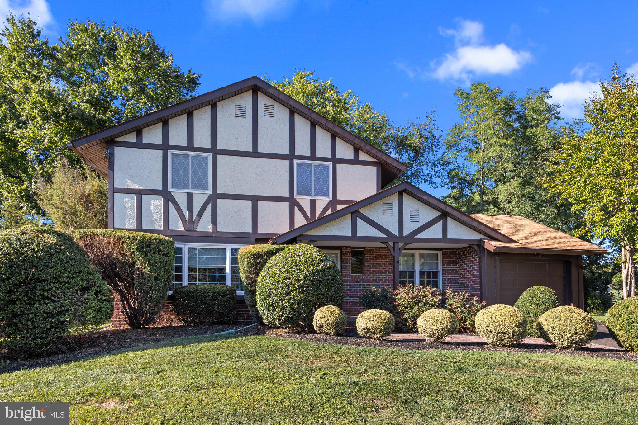 837 Boxwood Cir