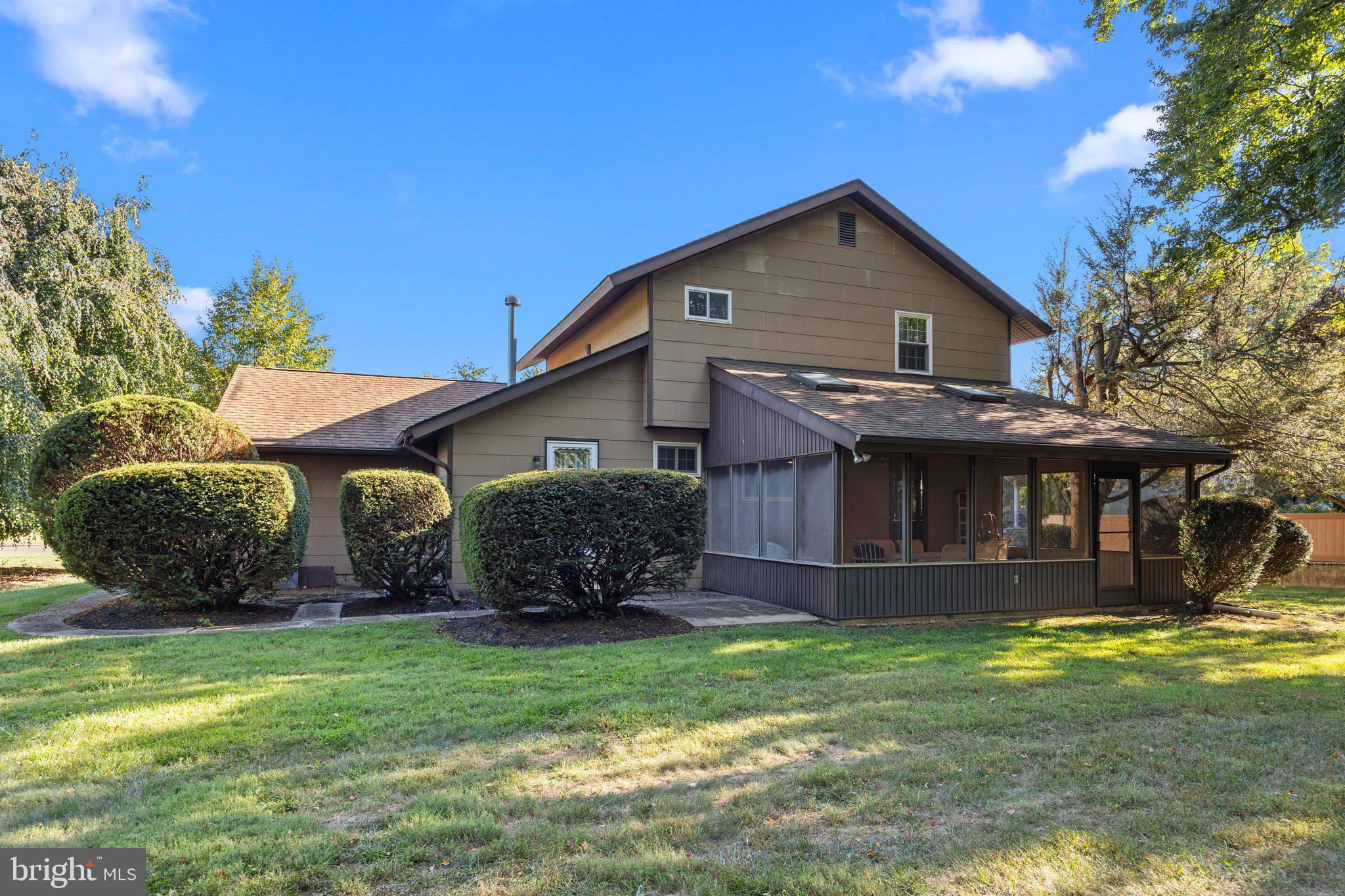 837 Boxwood Cir