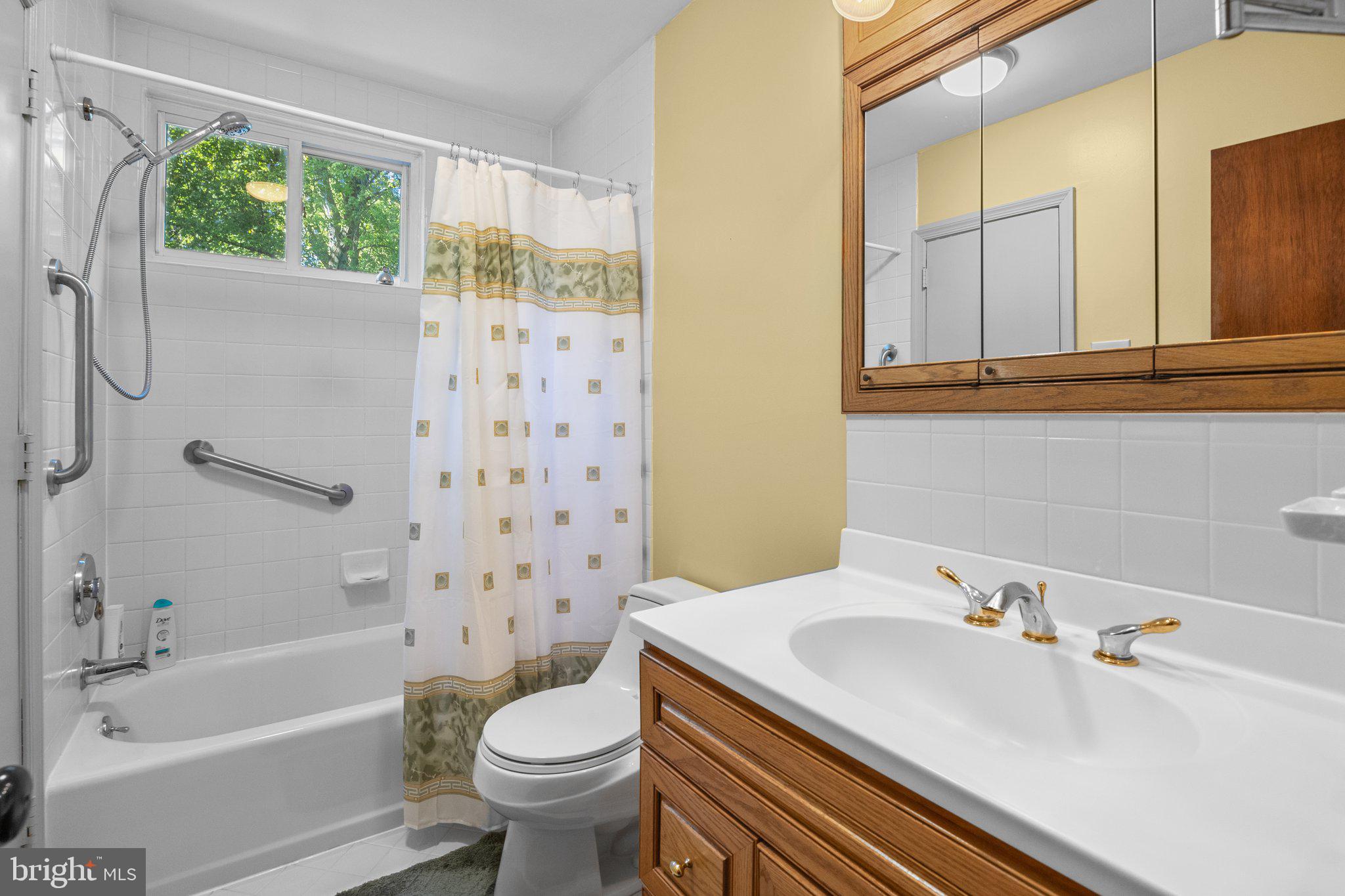 837 Boxwood Cir