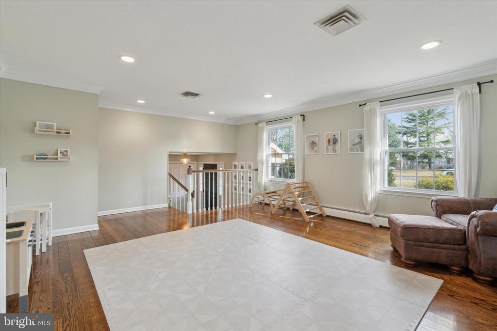 63 Woodstock Dr