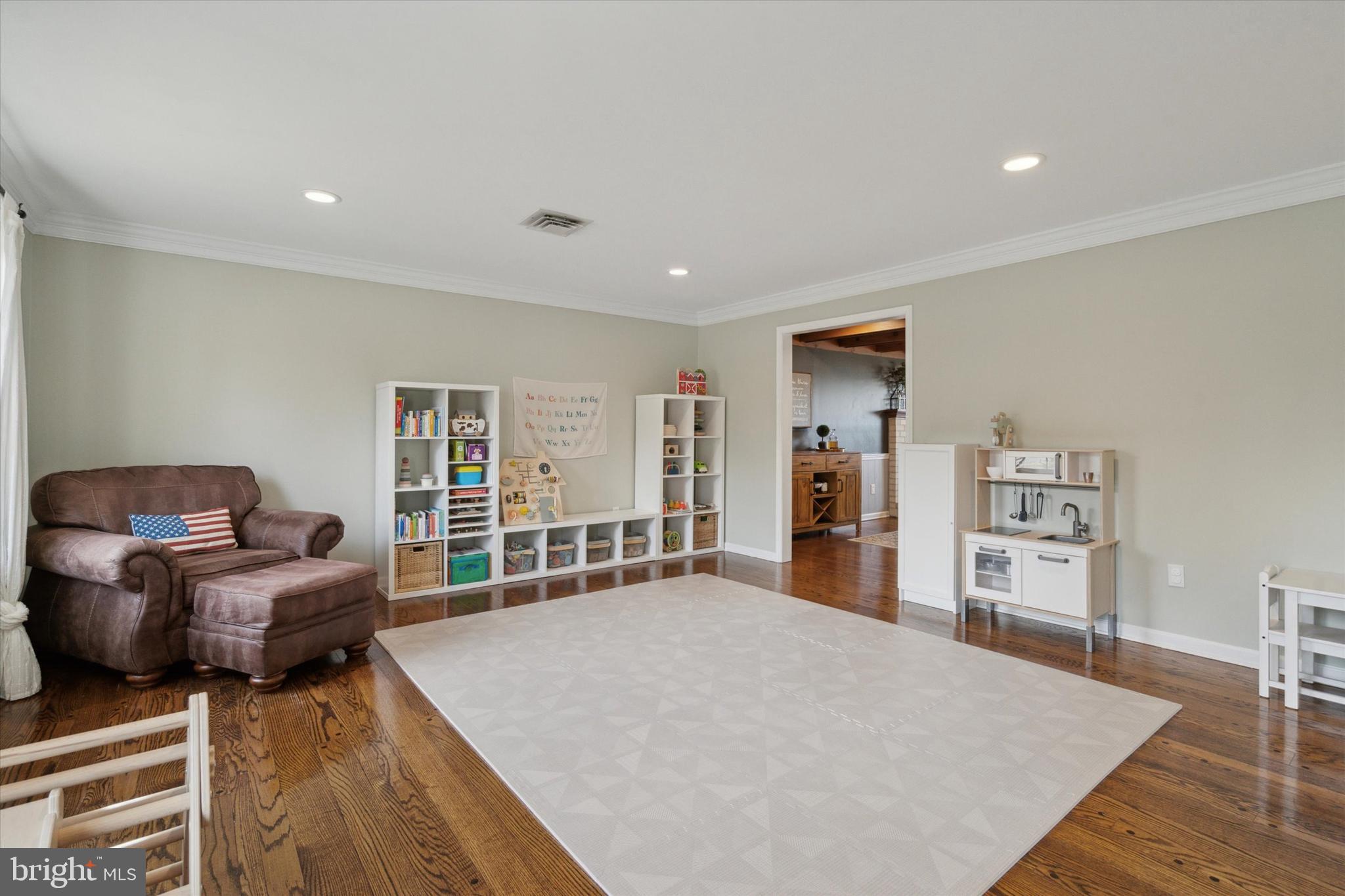 63 Woodstock Dr