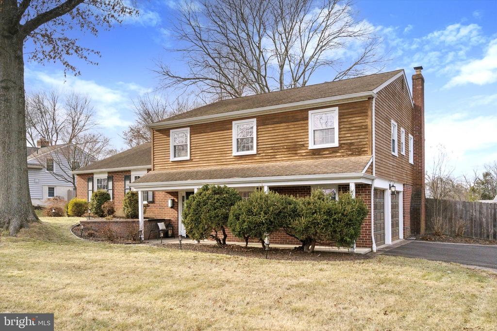 63 Woodstock Dr
