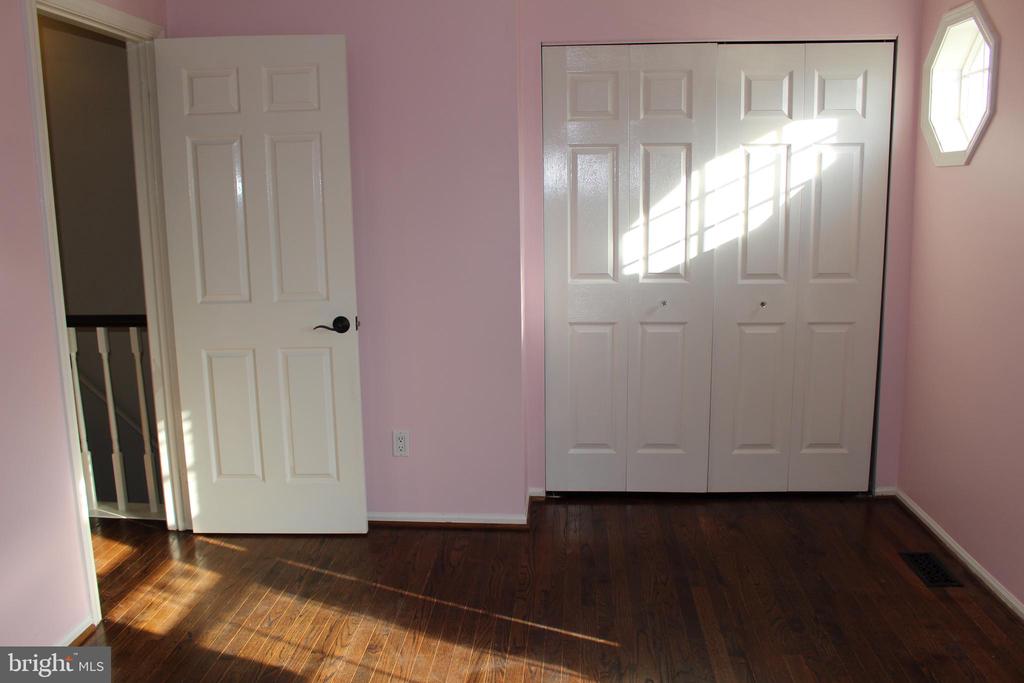 175 LEEDOM WAY
