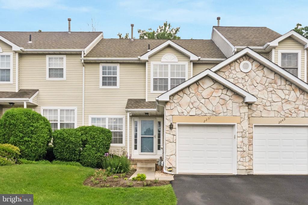2251 Orchard Hill Cir
